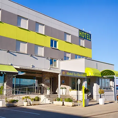 Ok Estudios Plata Hotell 3*